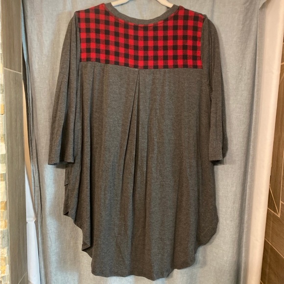 Latched mama - Picture 2 of 3